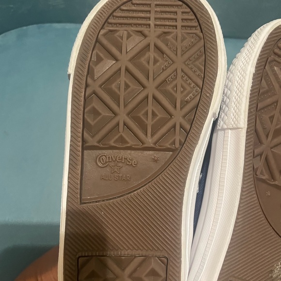 Toddler Converse low top toddler sneakers / size 10 US toddler - Picture 6 of 13